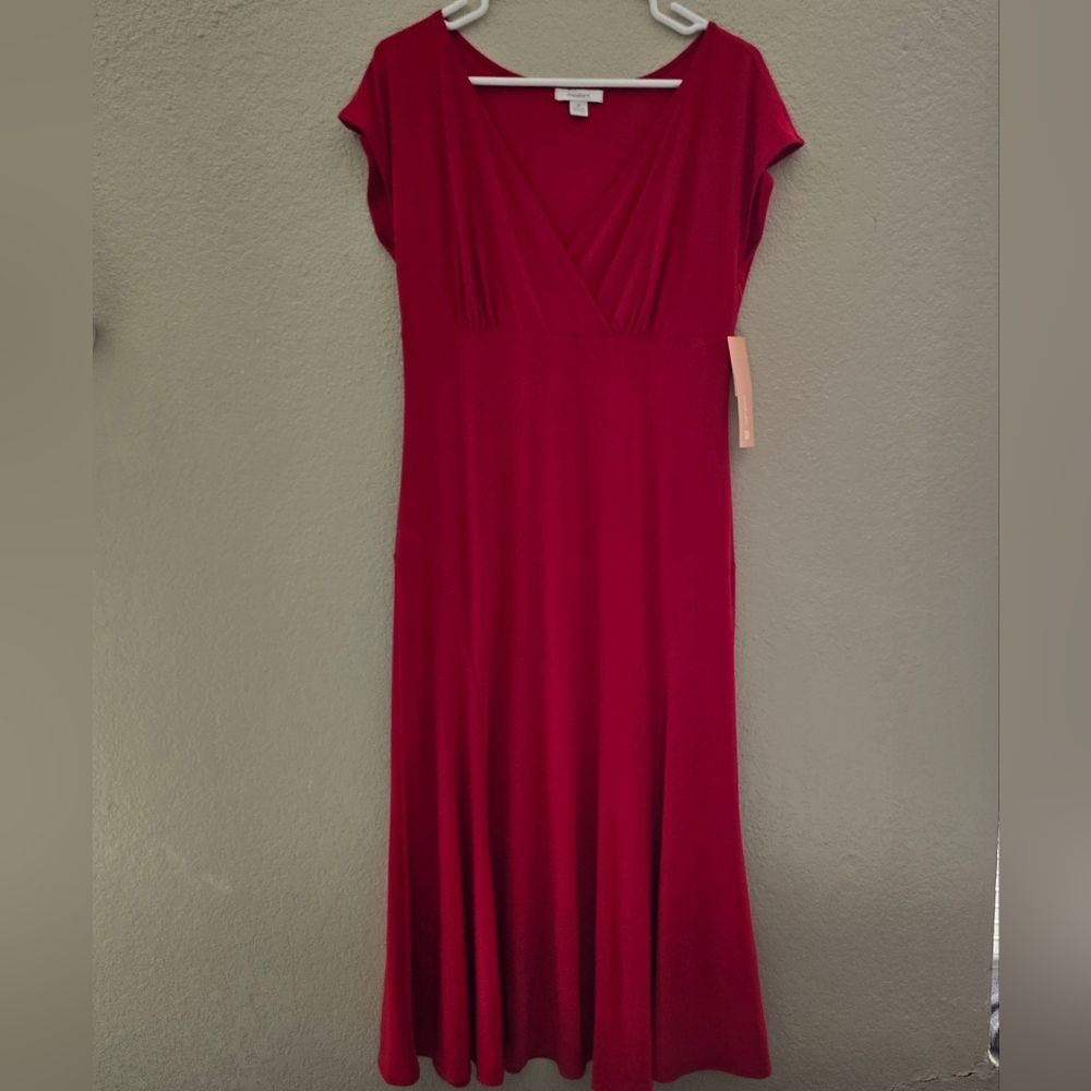 Dressbarn Red Maxi Dress – Size 8 – Elegant and Comfortable